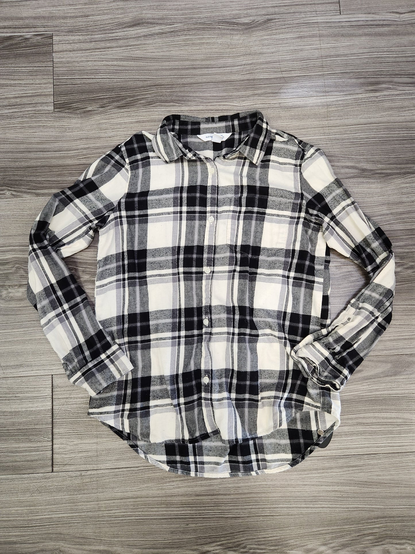 Blouse Long Sleeve By Old Navy In Plaid Pattern, Size: M