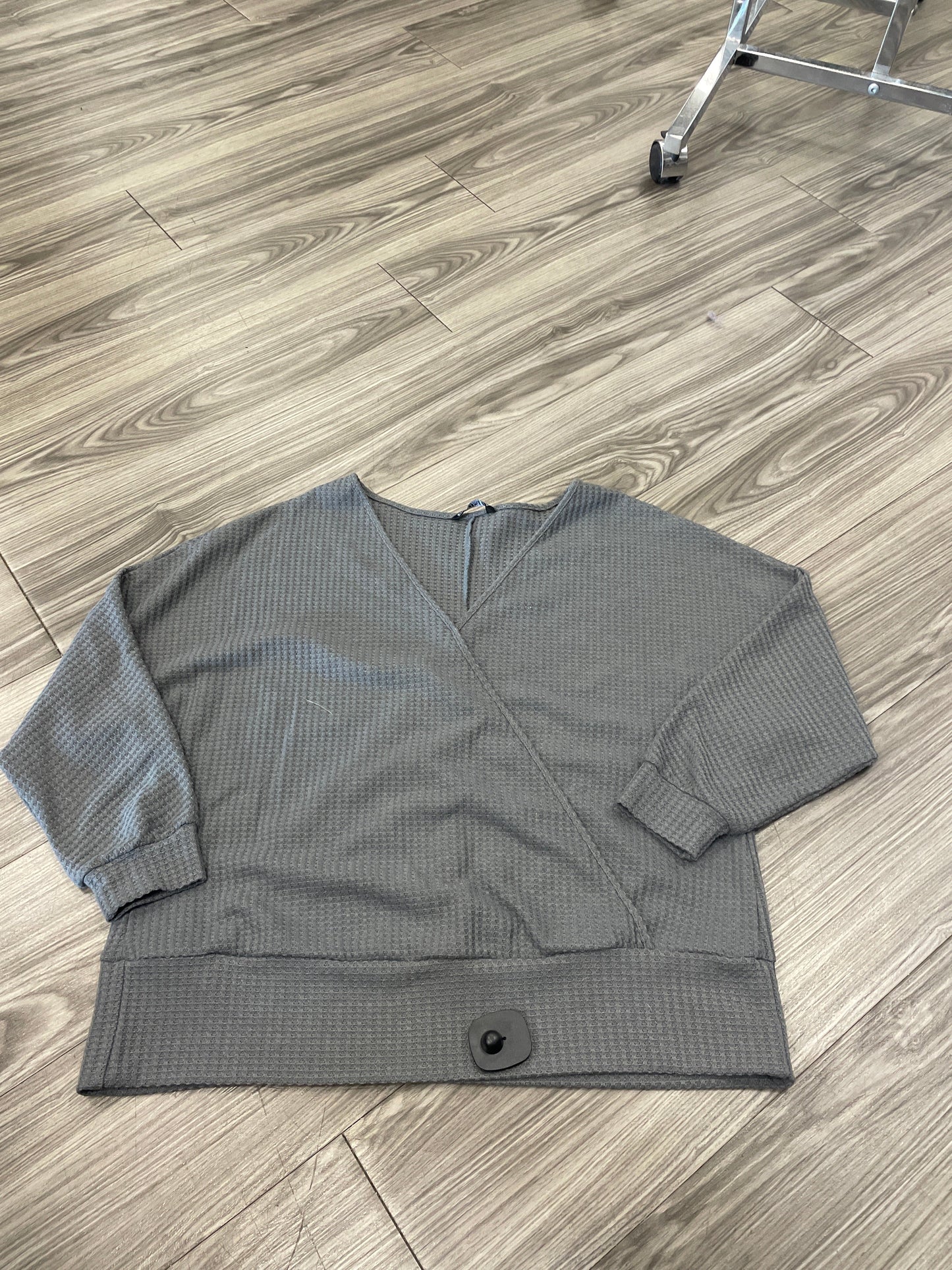 Top Long Sleeve By Clothes Mentor In Grey, Size: 16