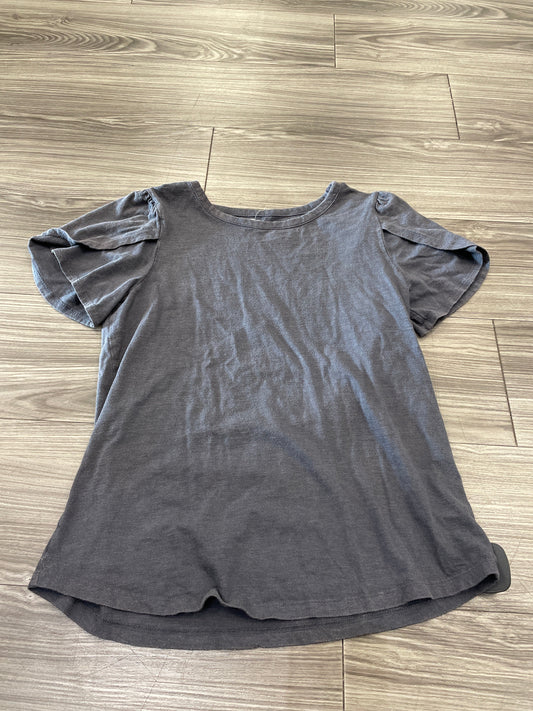 Top Short Sleeve By Maurices In Grey, Size: S