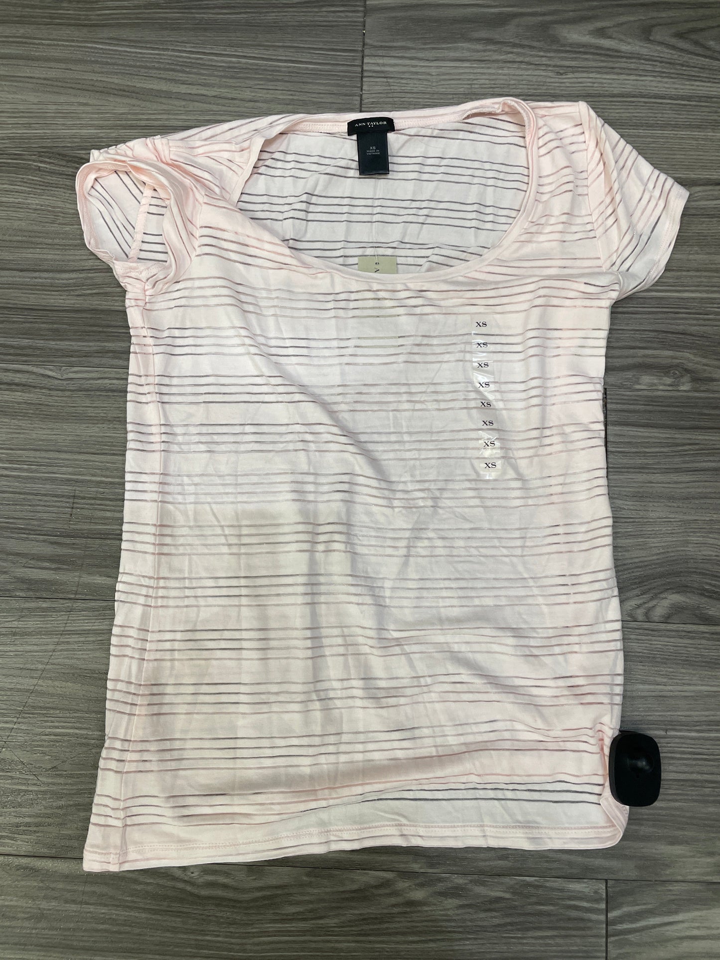 Top Short Sleeve By Ann Taylor In Pink, Size: Xs