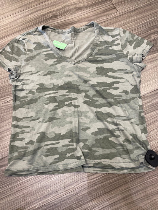 Top Short Sleeve By Universal Thread In Camouflage Print, Size: M