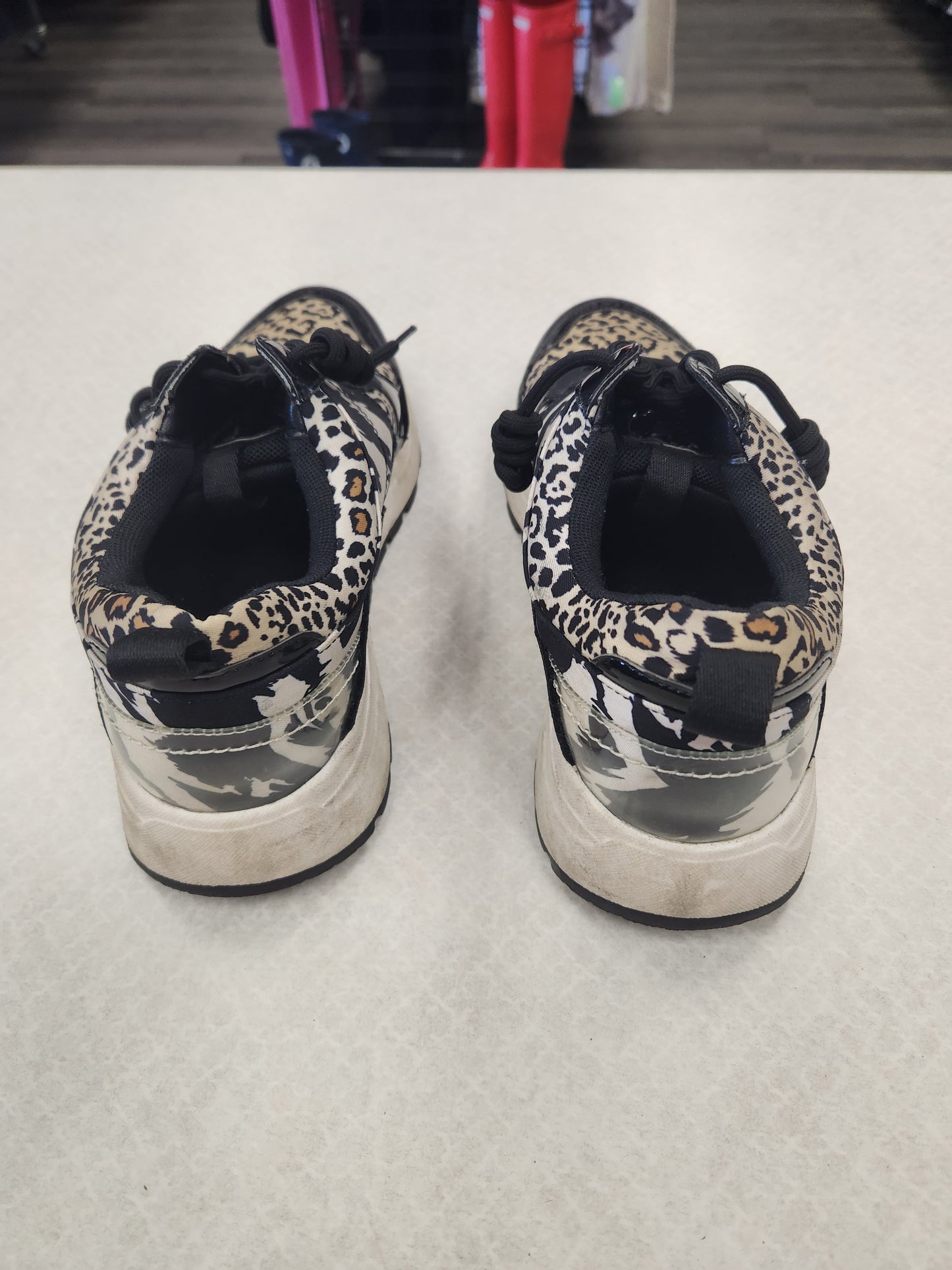 Shoes Sneakers By Jennifer Lopez In Animal Print, Size: 7