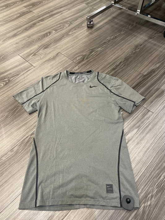 Athletic Top Short Sleeve By Nike In Grey, Size: S