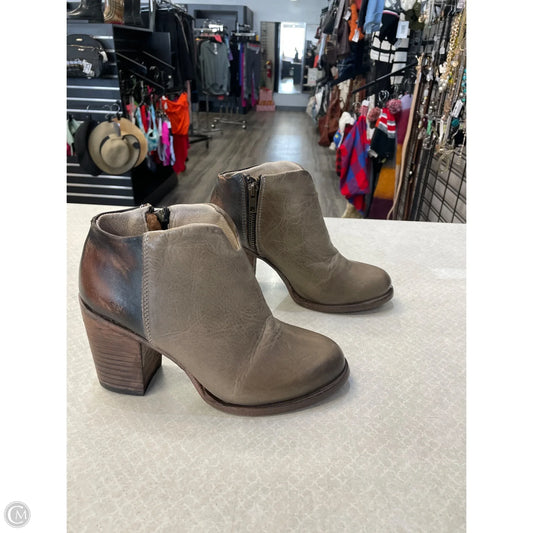 Shoes Heels Block By Freebird In Tan, Size: 6