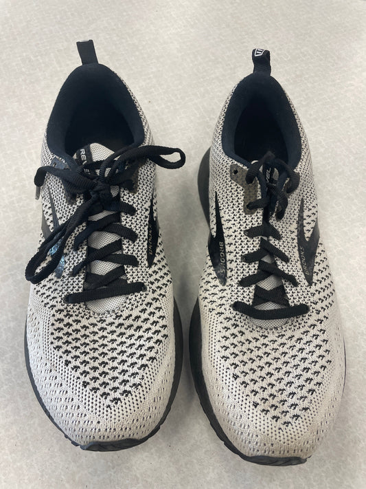White Shoes Athletic Brooks, Size 8