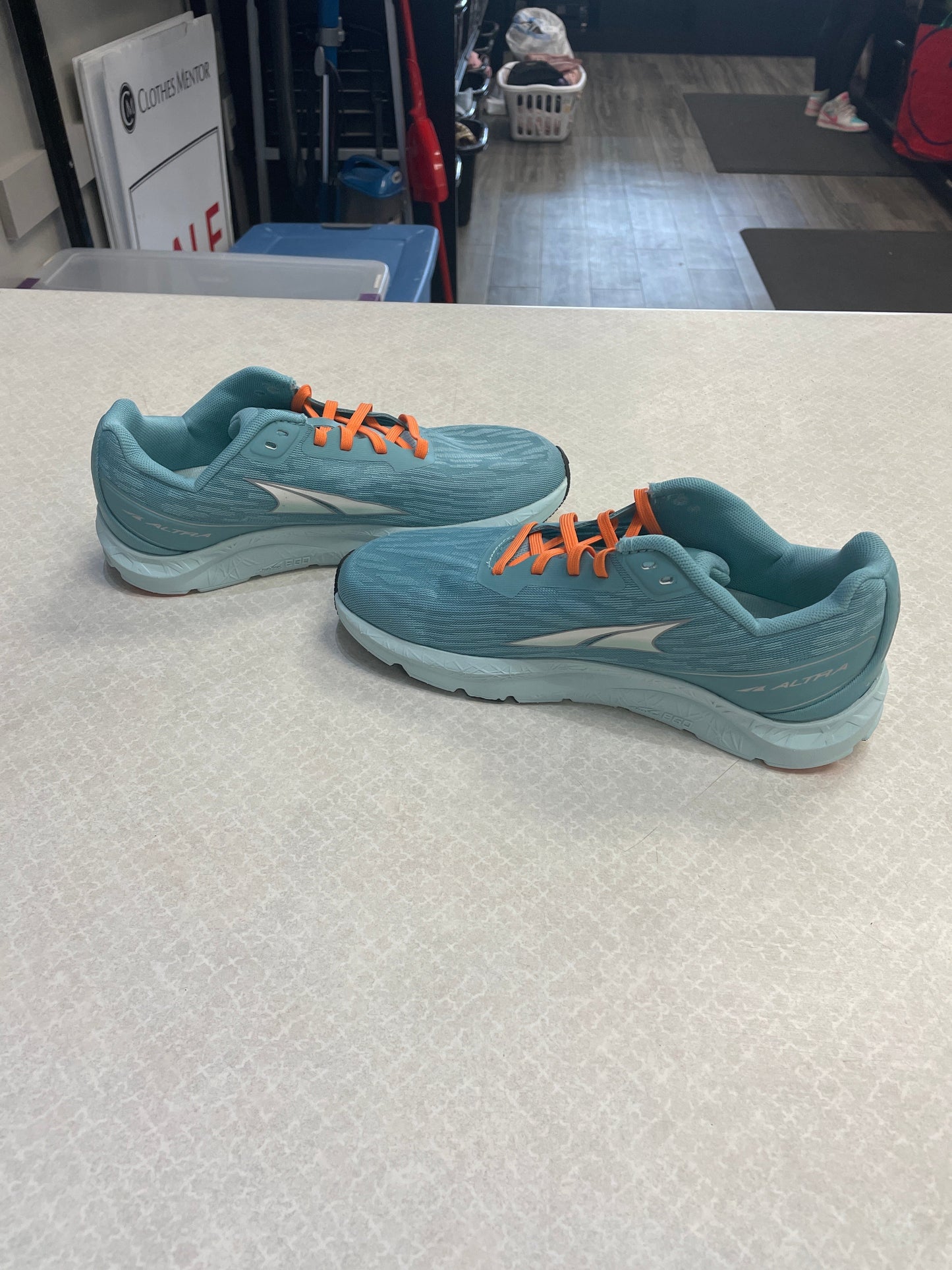 Shoes Athletic By Clothes Mentor In Blue & Orange, Size: 7