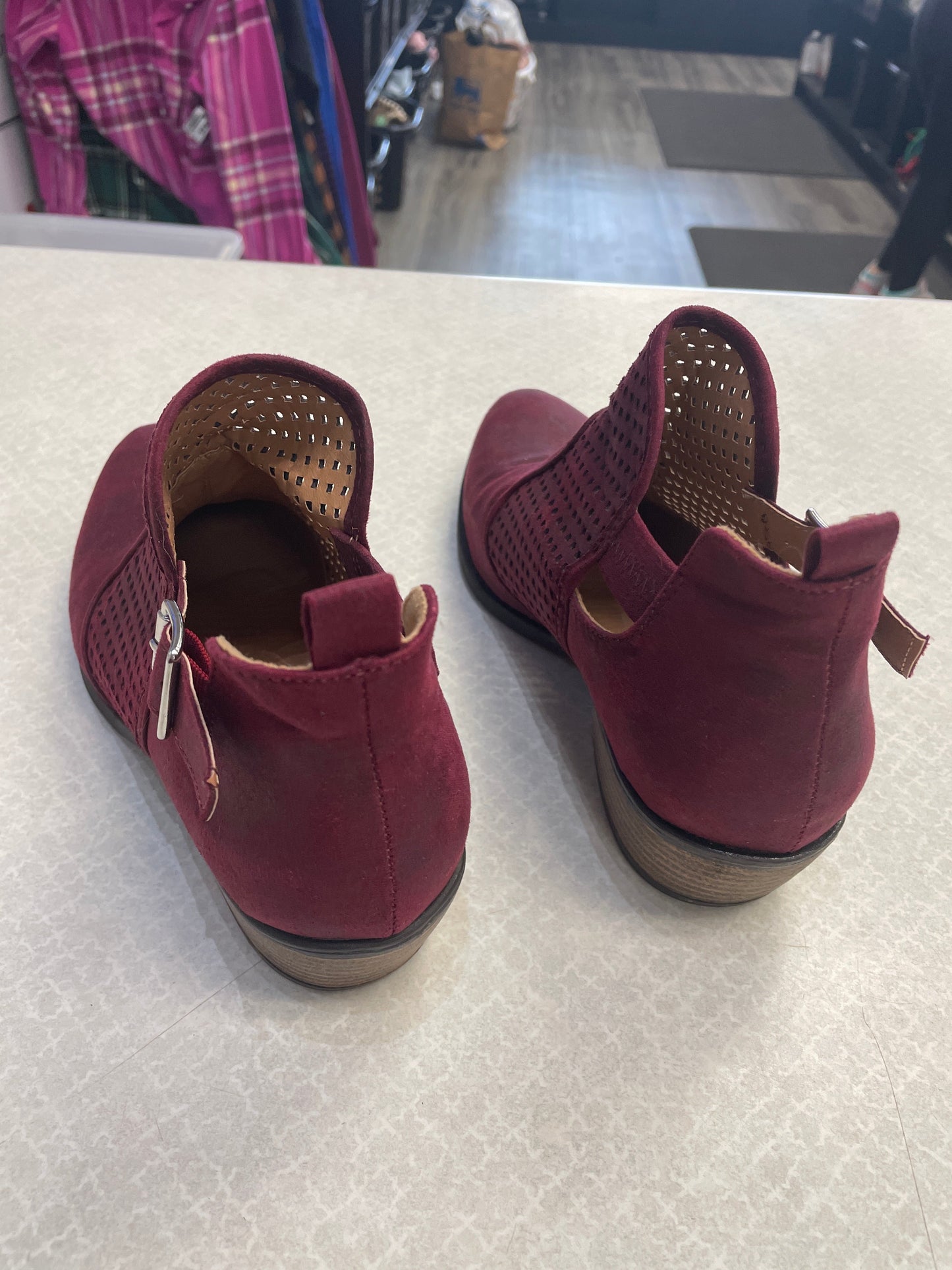 Boots Ankle Heels By Clothes Mentor In Maroon, Size: 7