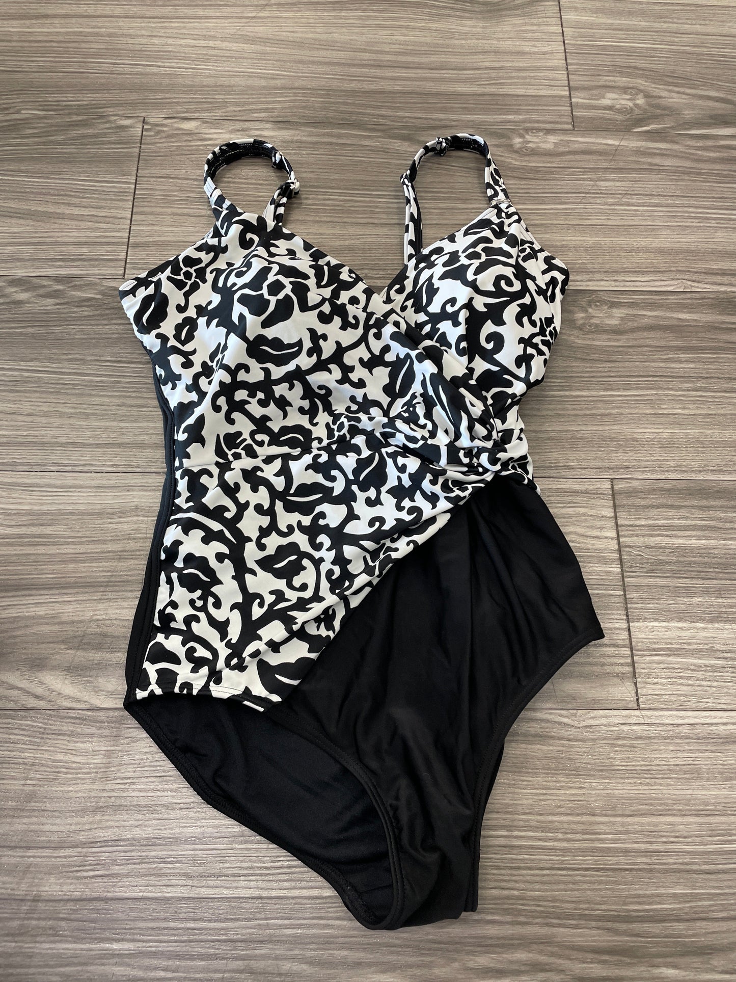 Swimsuit By Clothes Mentor  Size: M