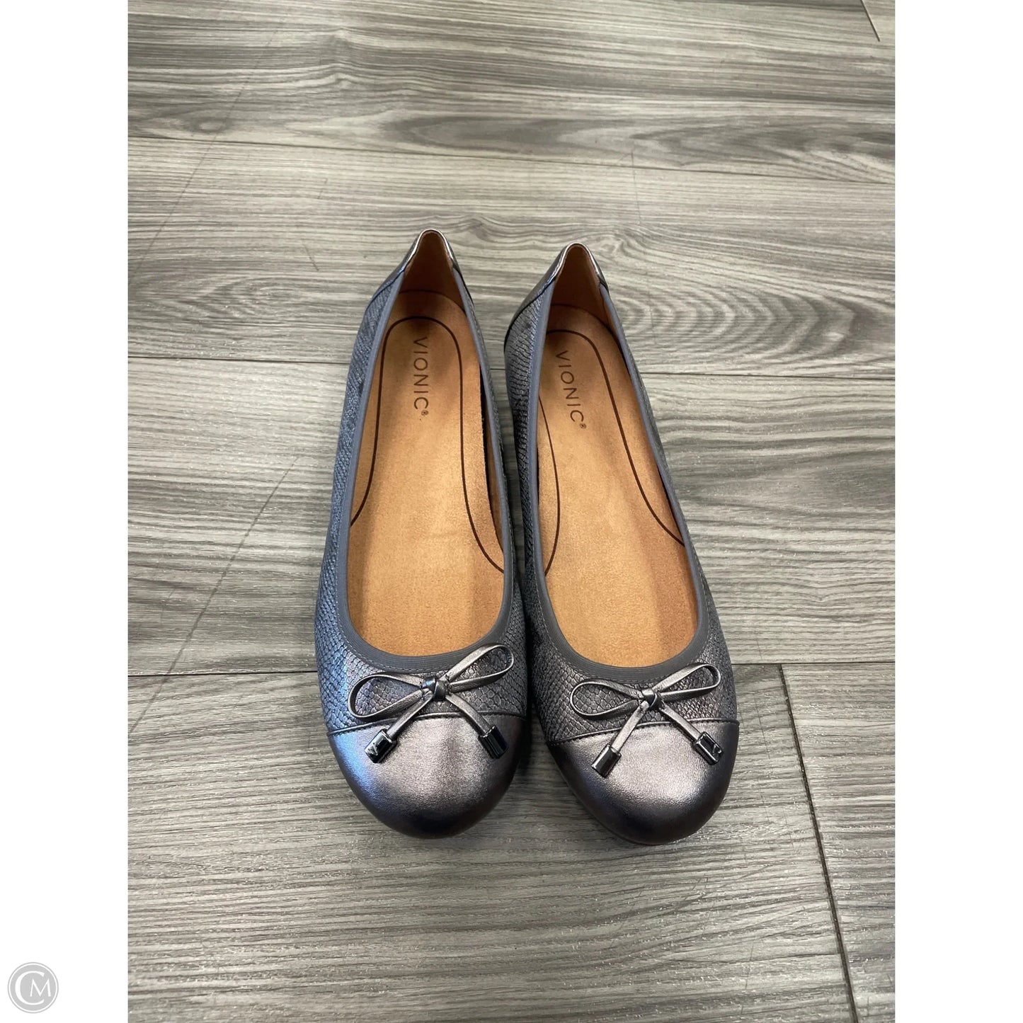 Shoes Flats By Vionic In Silver, Size: 10