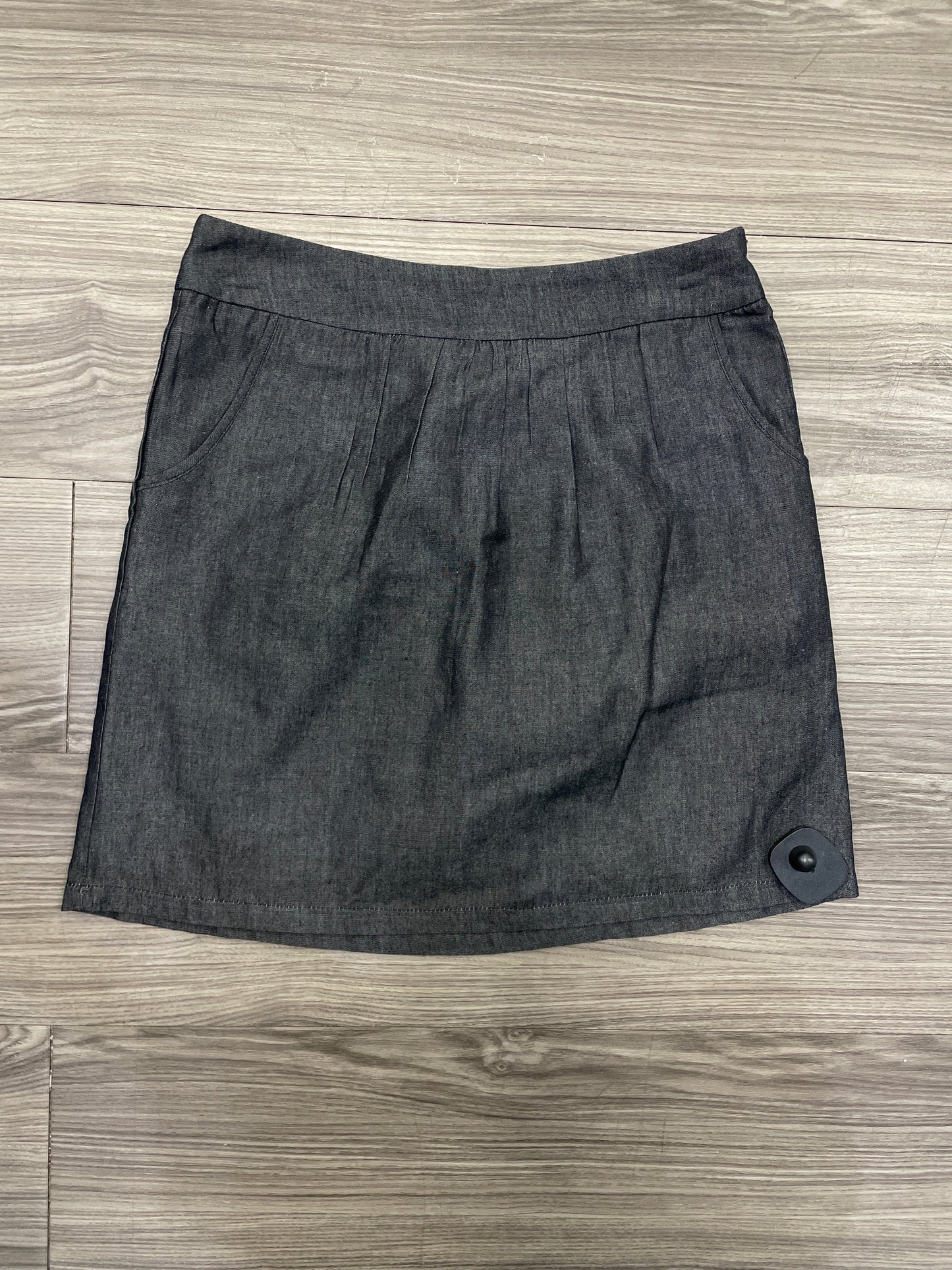 Skirt Mini & Short By Francesca's In Grey, Size: M