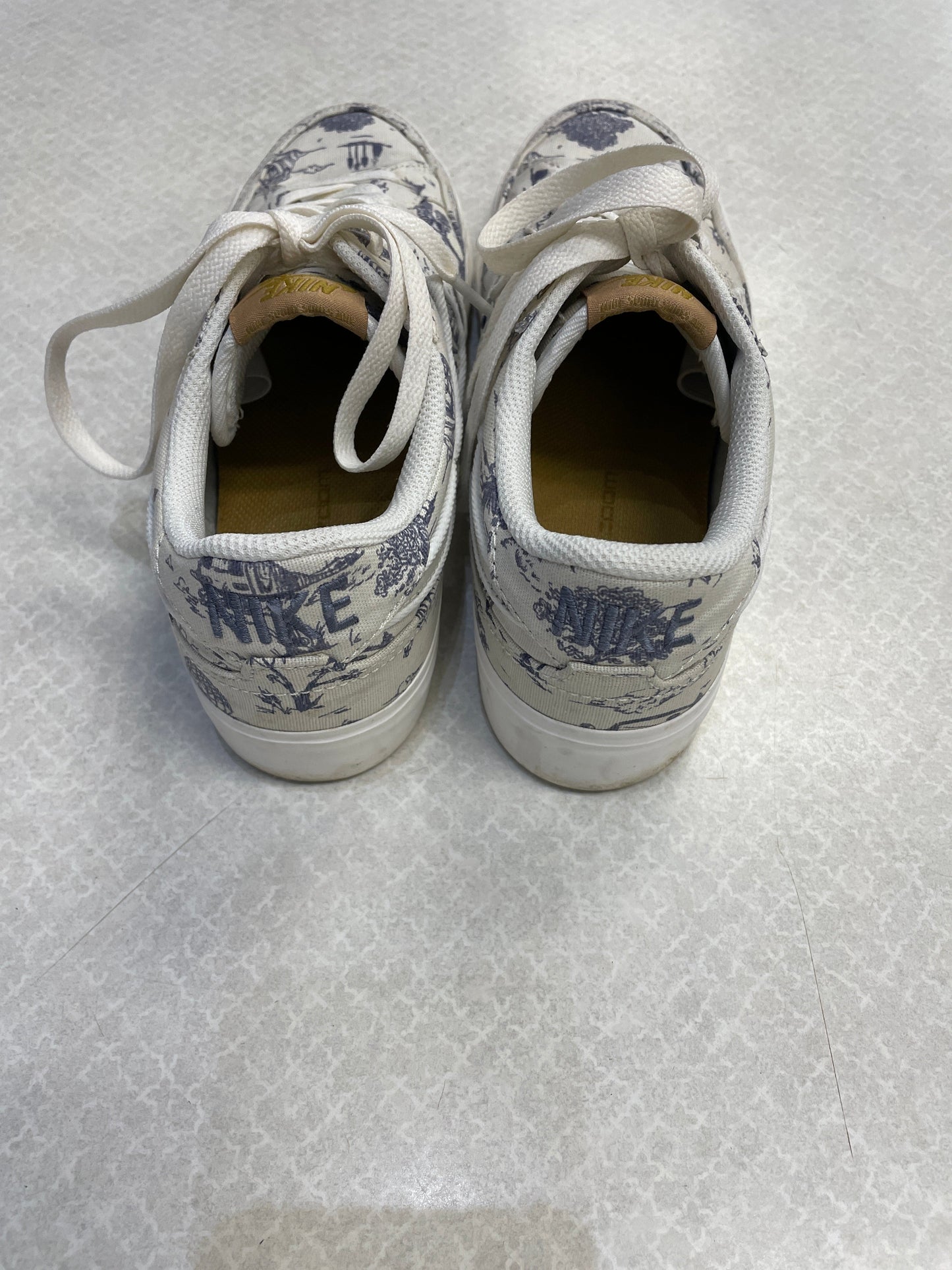 Shoes Sneakers By Nike In Blue & Cream, Size: 8