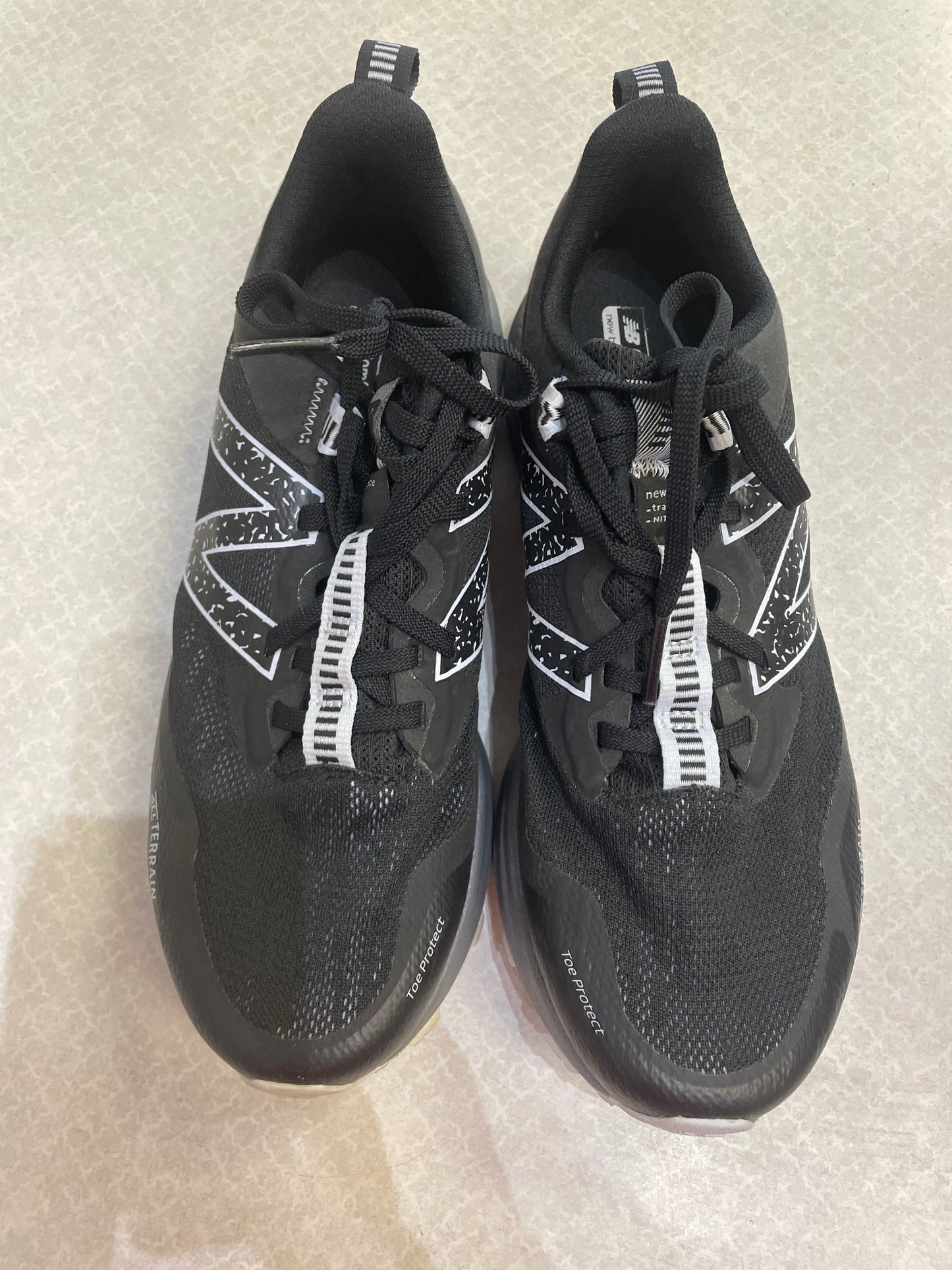 Shoes Athletic By New Balance In Black & White, Size: 10