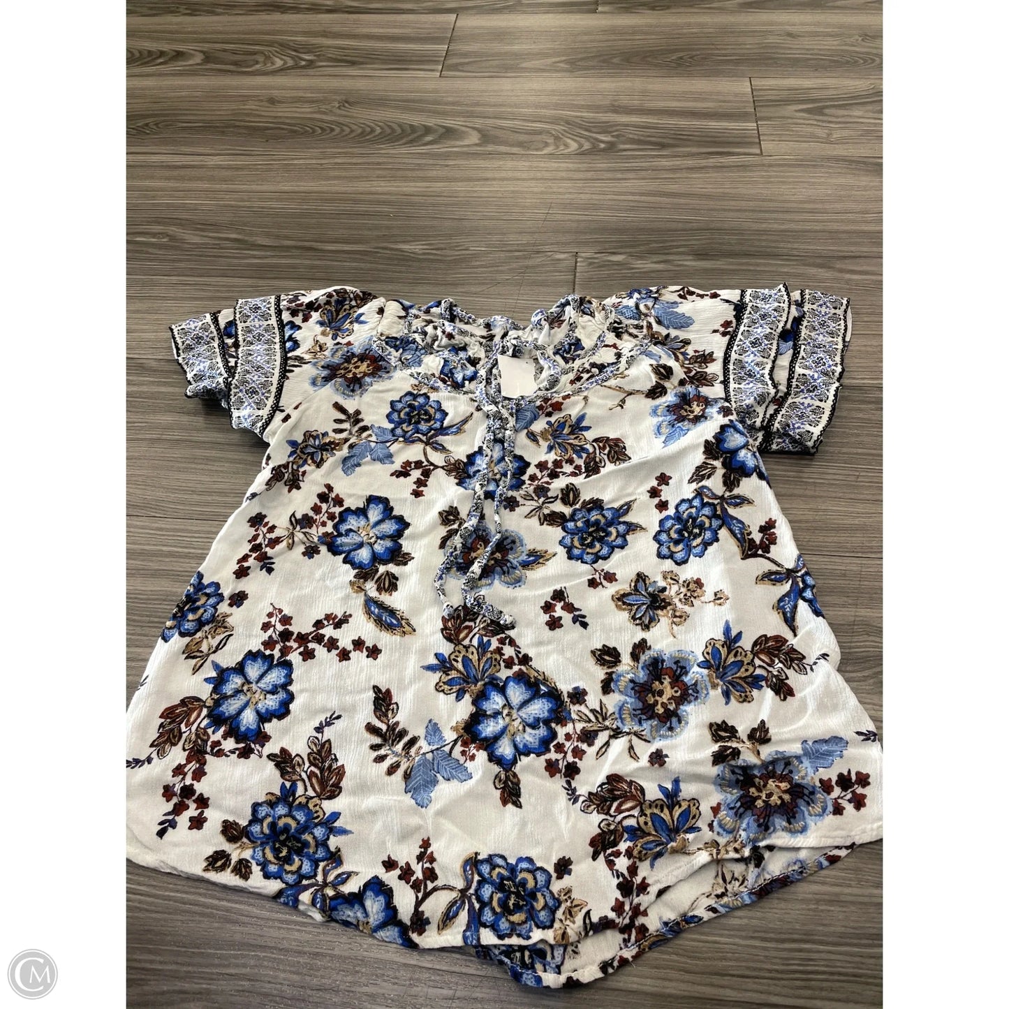 Top Short Sleeve By Maurices In Floral Print, Size: M