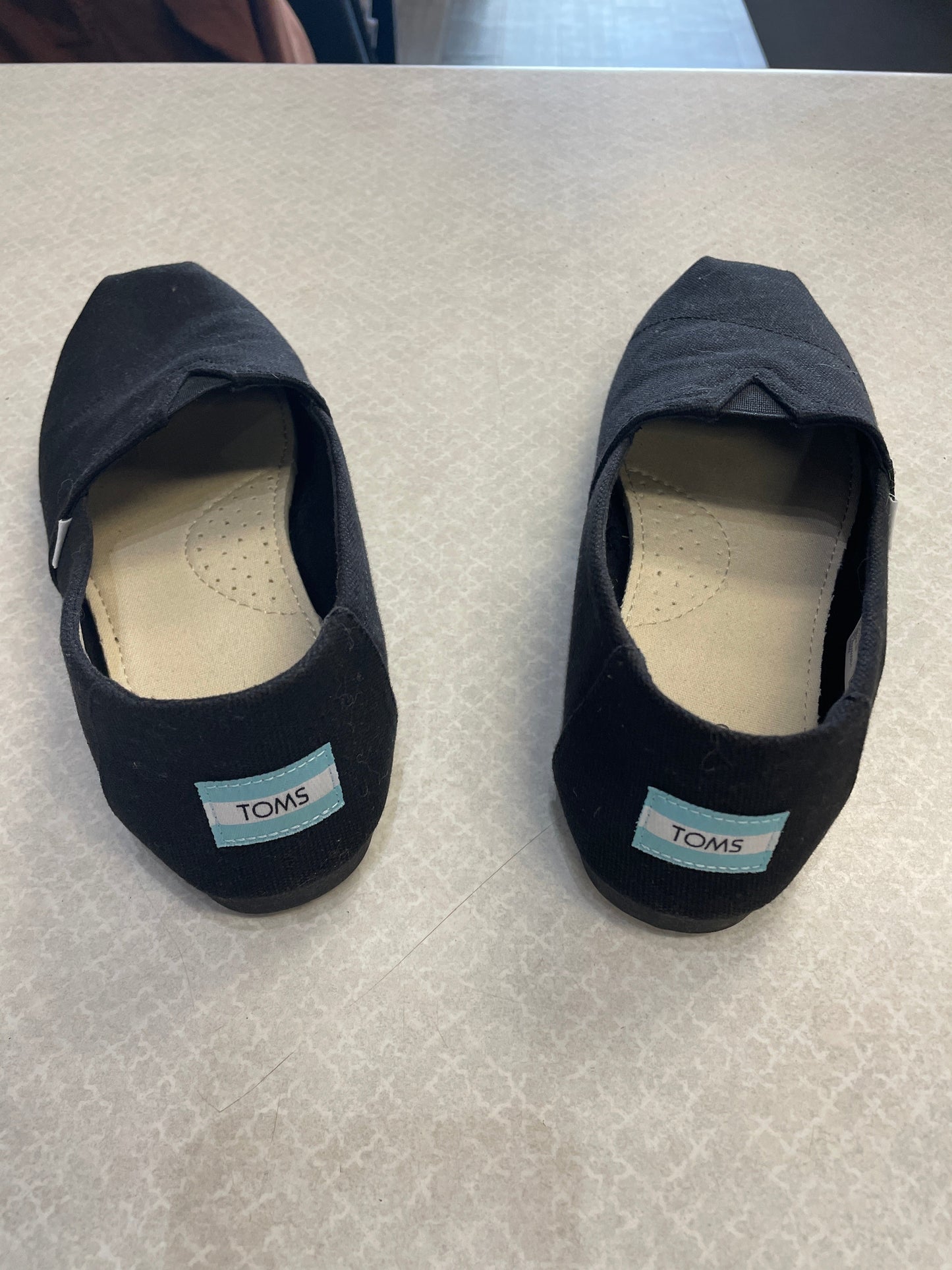 Shoes Flats By Toms In Black, Size: 7.5