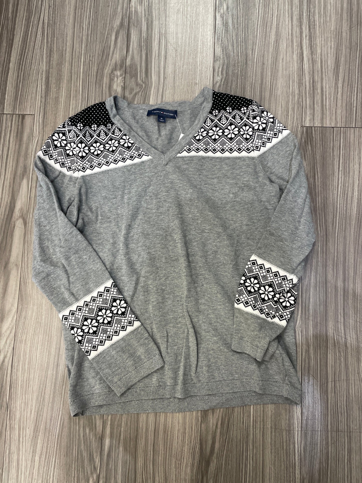 Sweater By Tommy Hilfiger In Grey, Size: M