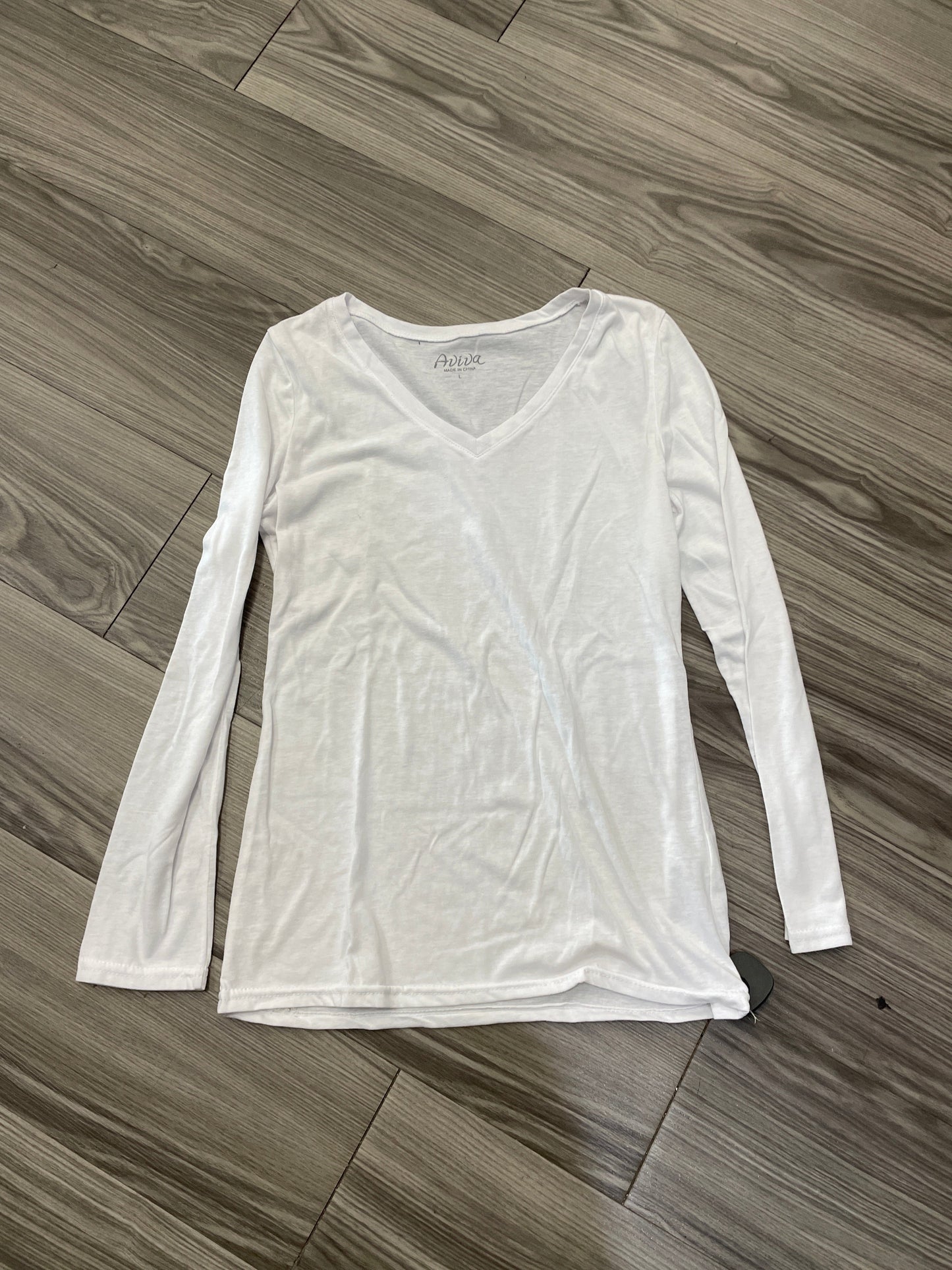 Top Long Sleeve By Clothes Mentor In White, Size: L