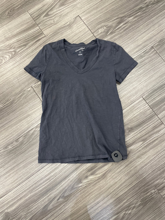 Top Short Sleeve By Universal Thread In Grey, Size: Xs