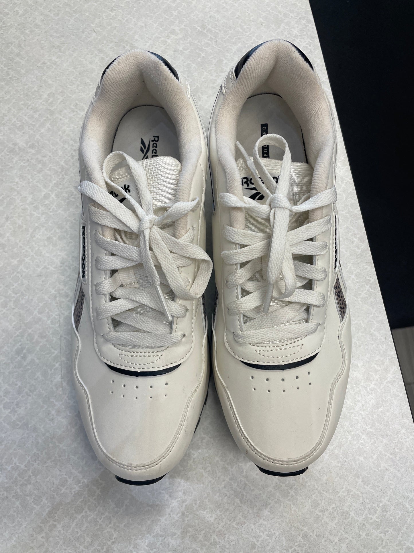 Shoes Athletic By Reebok In Cream, Size: 8.5