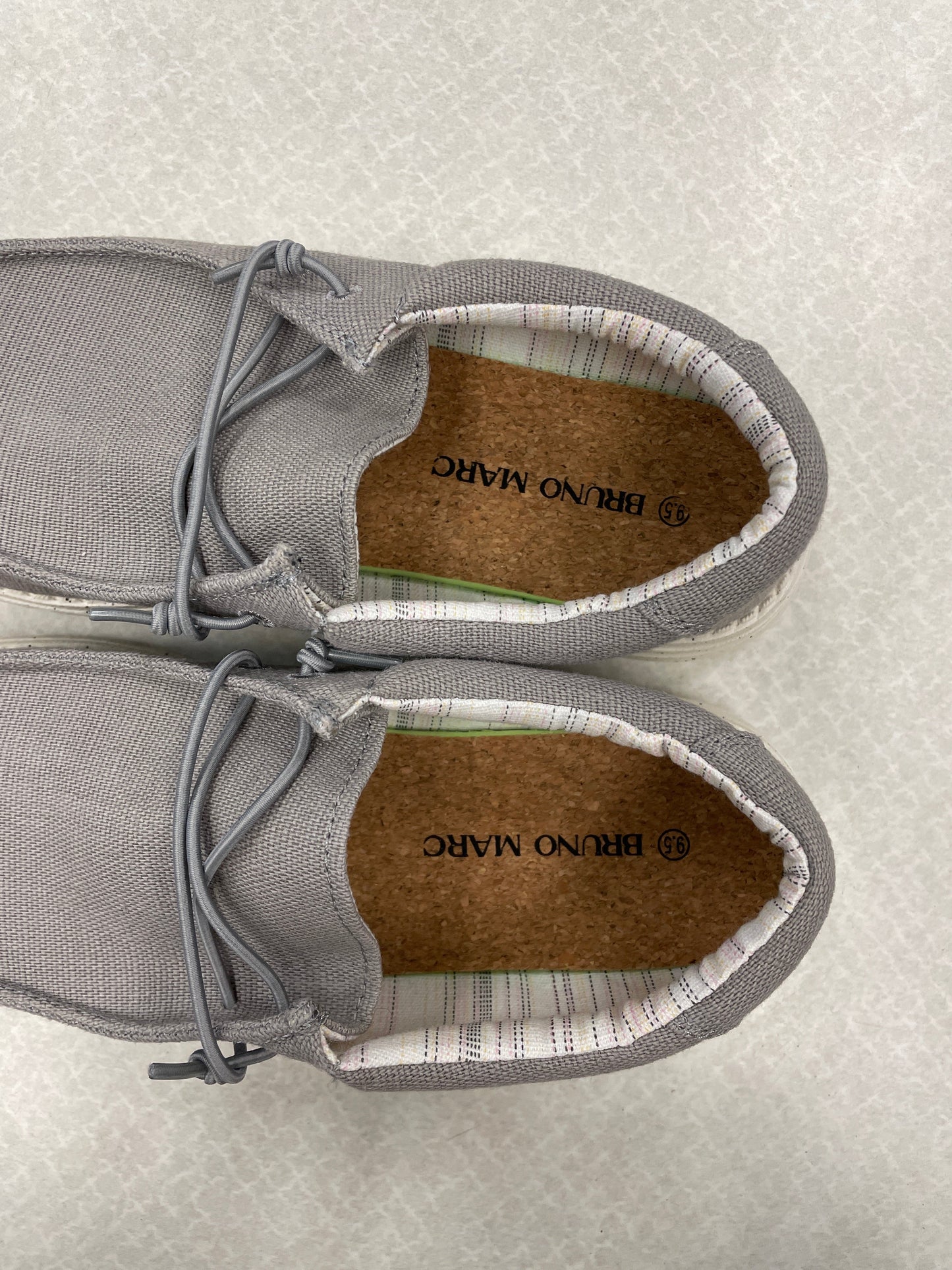 Shoes Flats By Clothes Mentor In Grey, Size: 9.5