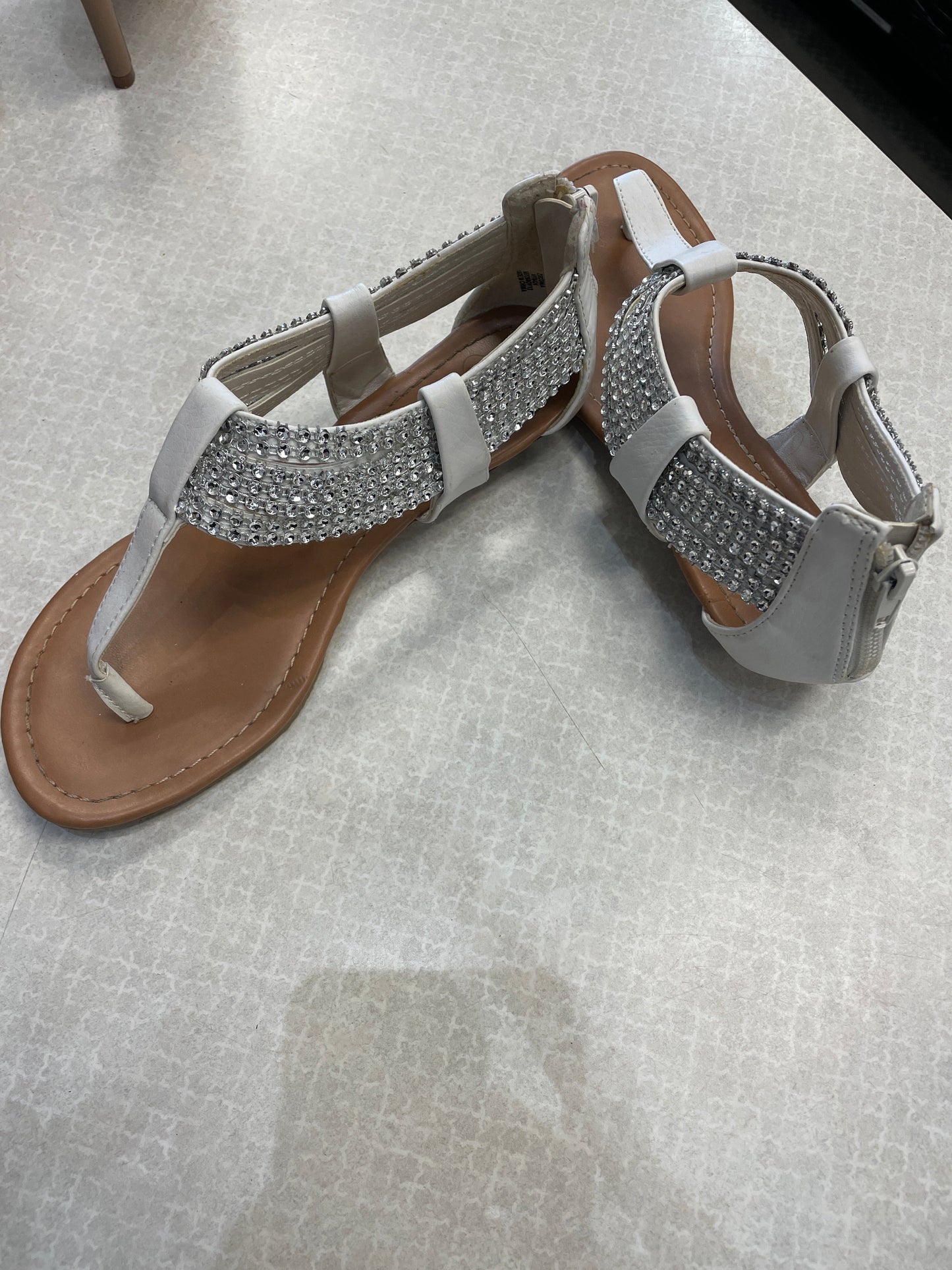 Sandals Flip Flops By Clothes Mentor  Size: 6.5