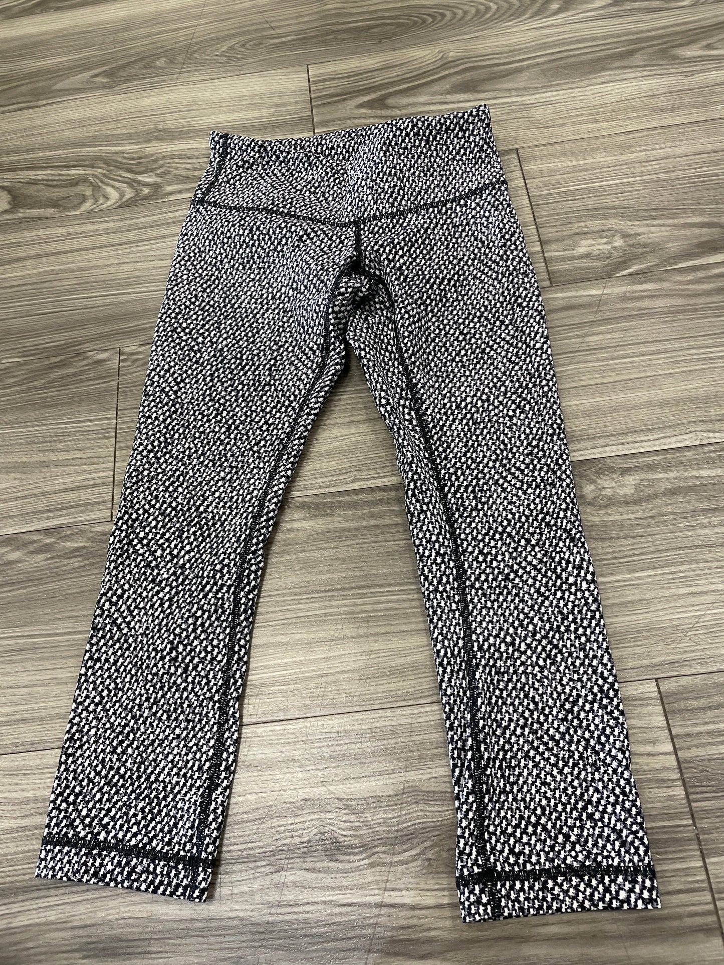 Black & White Athletic Capris Lululemon, Size S