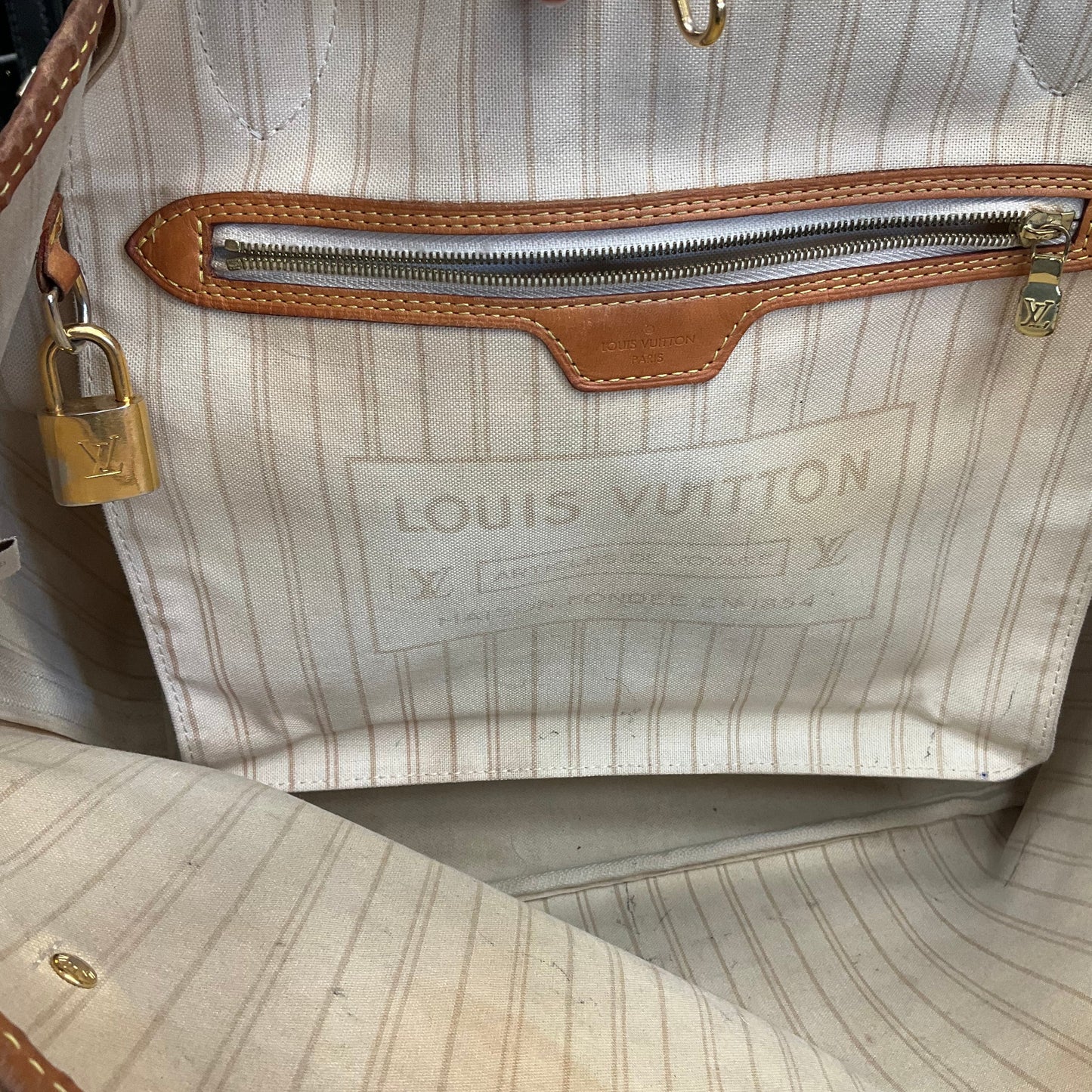 Tote Luxury Designer By Louis Vuitton, Size: Large