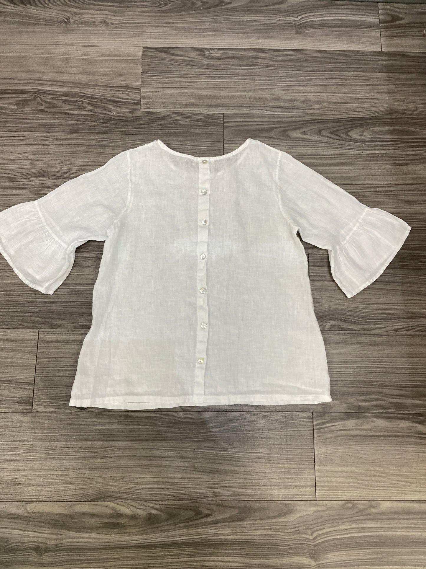 White Top 3/4 Sleeve Clothes Mentor, Size S