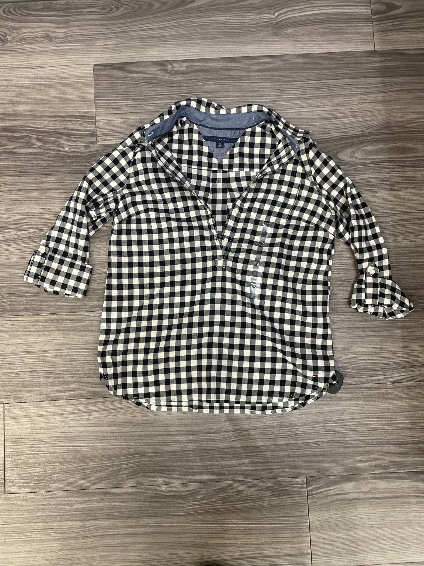 Top Long Sleeve By Tommy Hilfiger In Plaid Pattern, Size: S