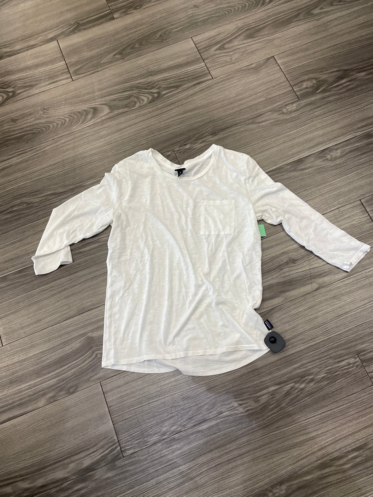 Top Long Sleeve By Patagonia In White, Size: M