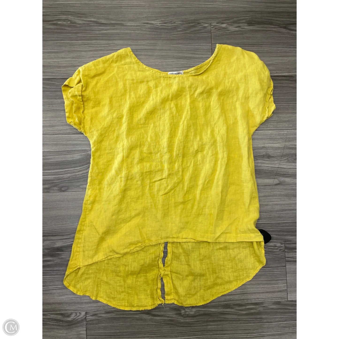 Top Short Sleeve By Clothes Mentor In Yellow, Size: M