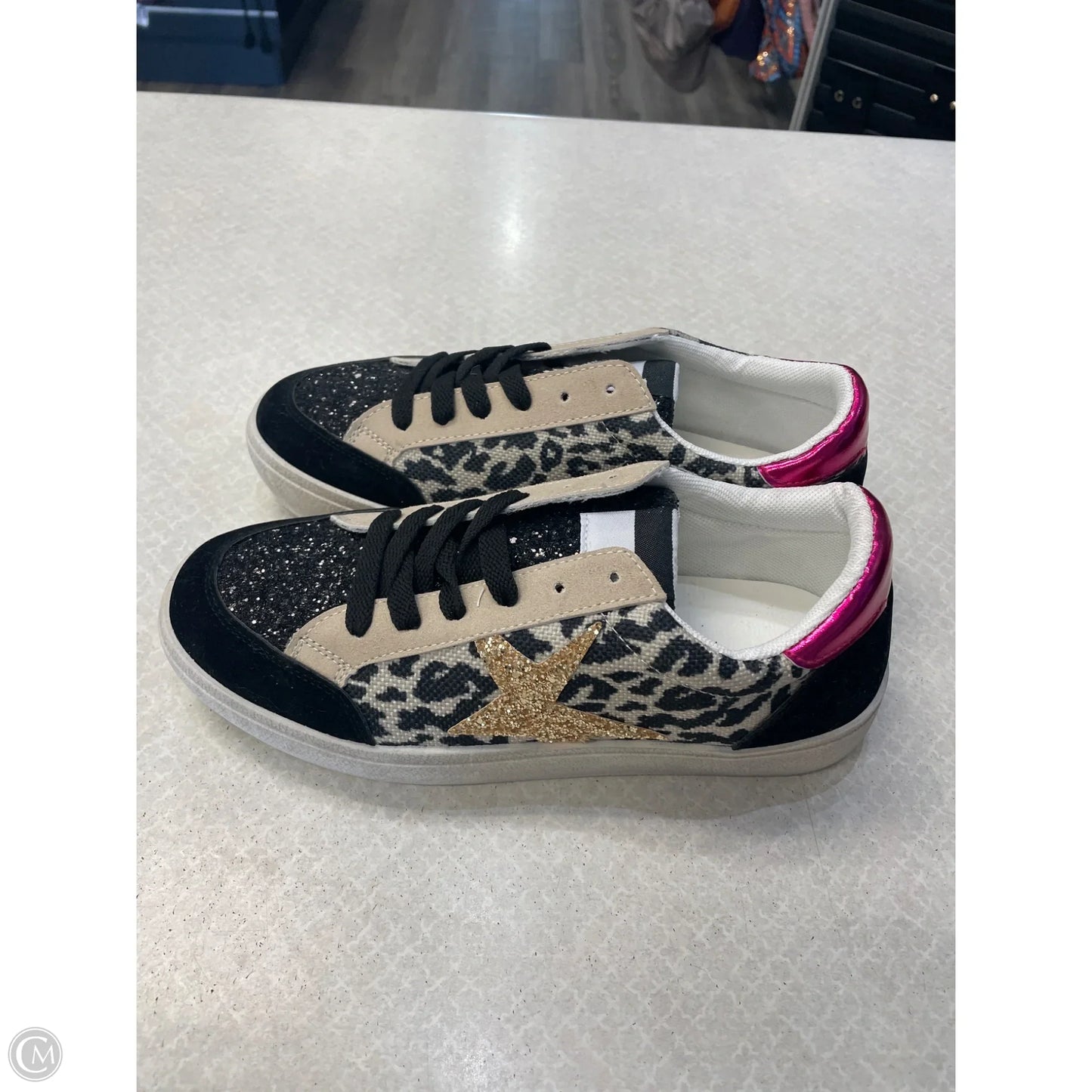 Shoes Sneakers By Clothes Mentor In Black, Size: 9
