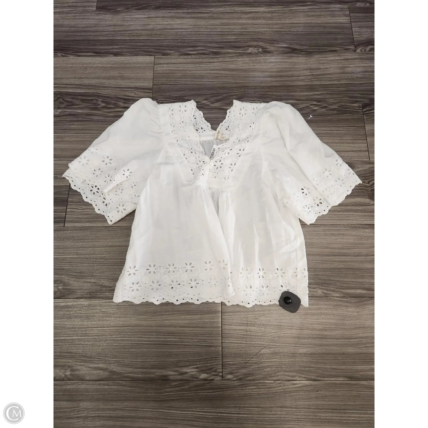 Top Short Sleeve By Studio West In White, Size: L
