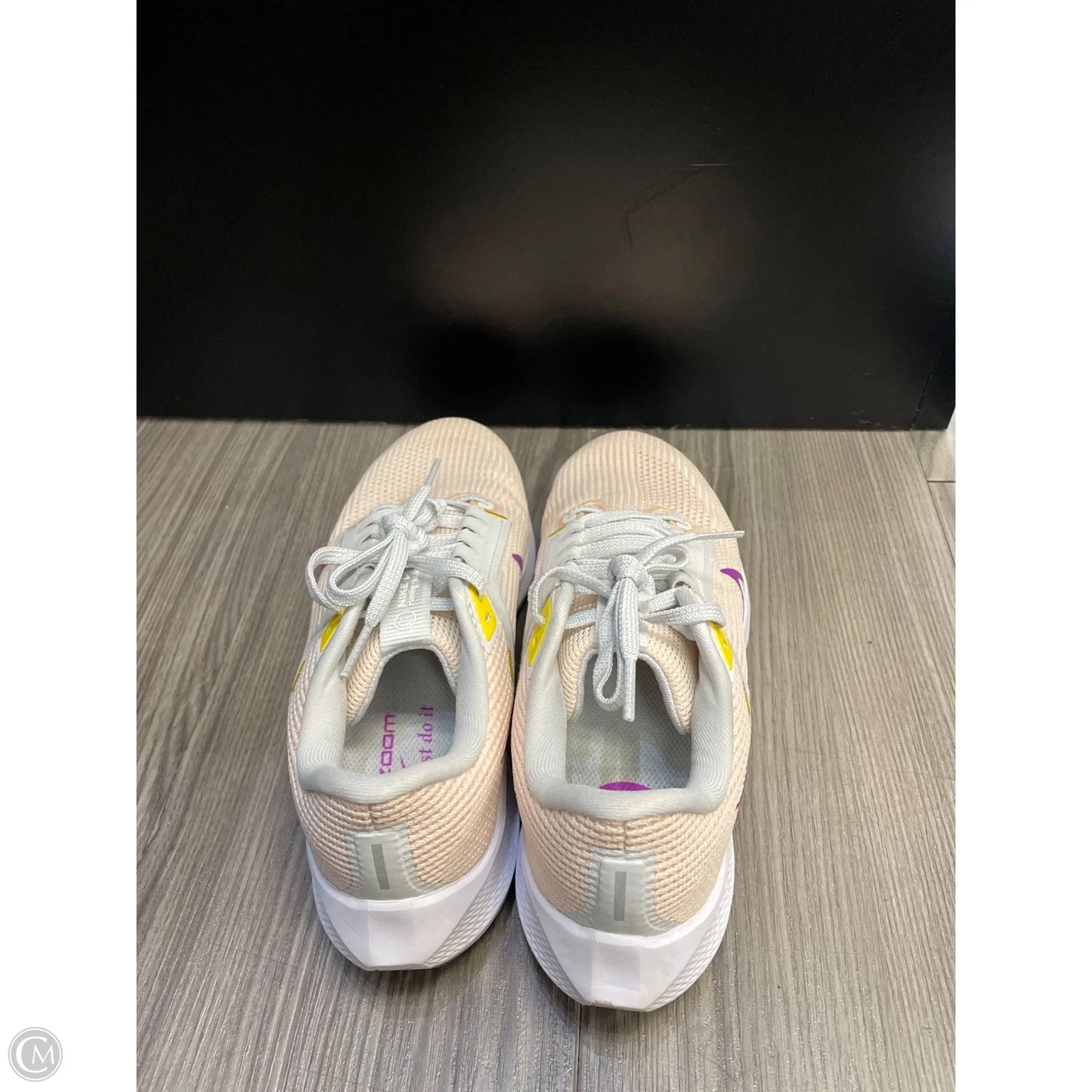 Shoes Athletic By Nike In Grey, Size: 7.5