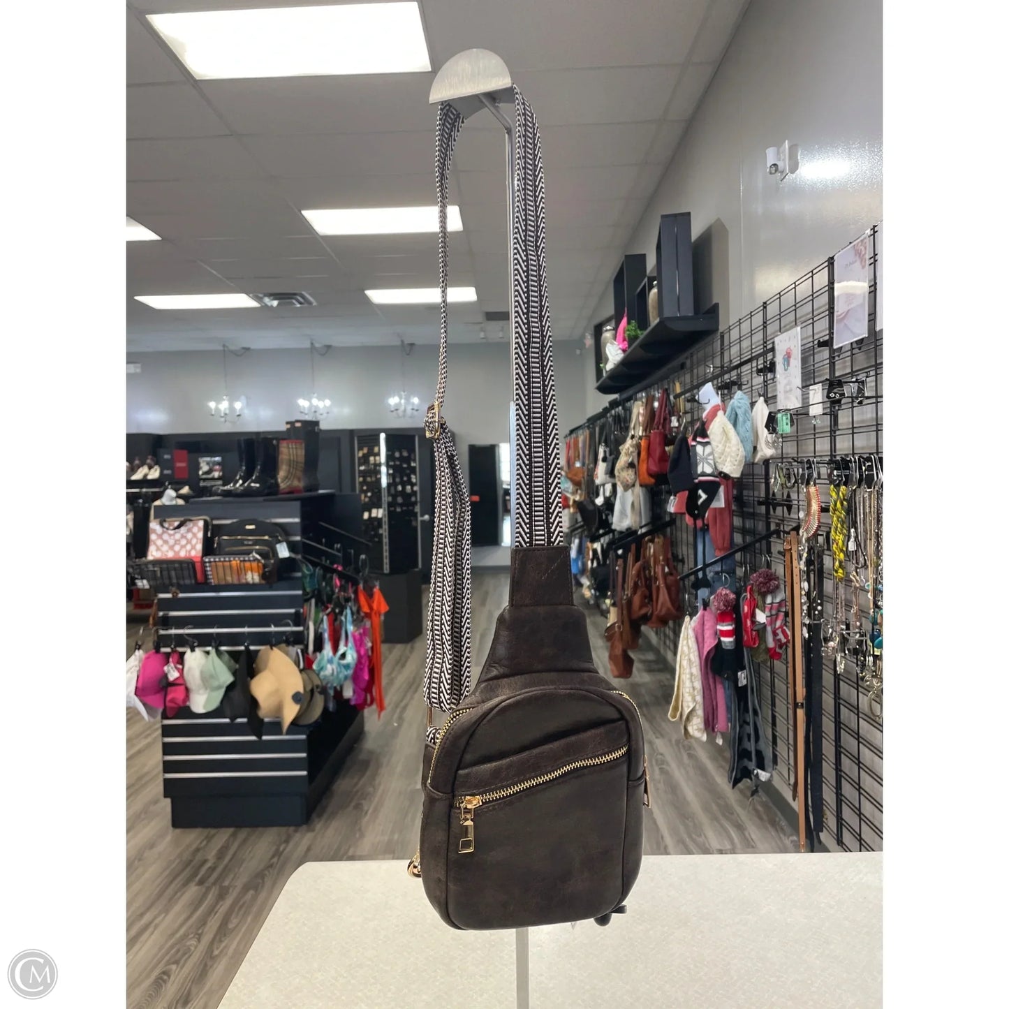 Handbag By Clothes Mentor, Size: Medium