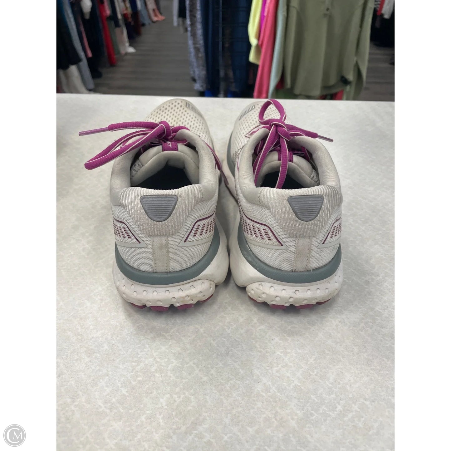 Shoes Athletic By Brooks In White, Size: 7.5