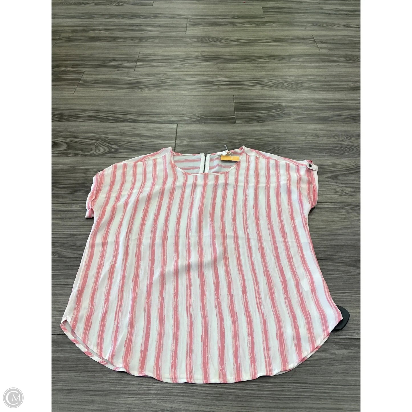 Top Short Sleeve By Maurices In Striped Pattern, Size: M