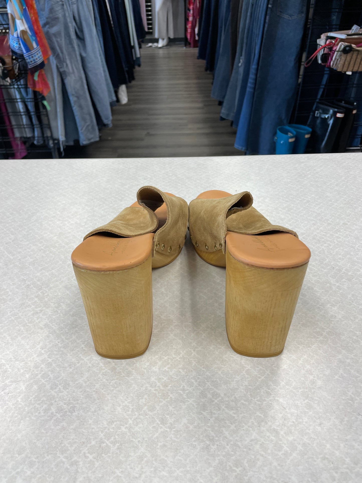 Tan Shoes Heels Block Clothes Mentor, Size 9