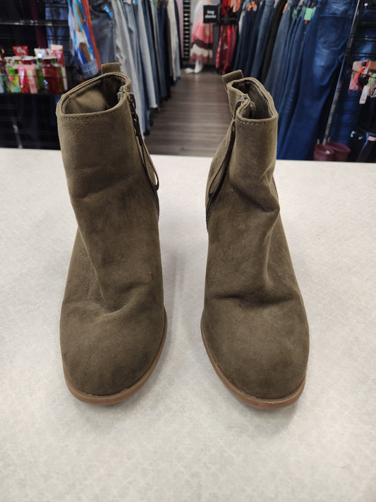 Green Boots Ankle Heels Old Navy, Size 7