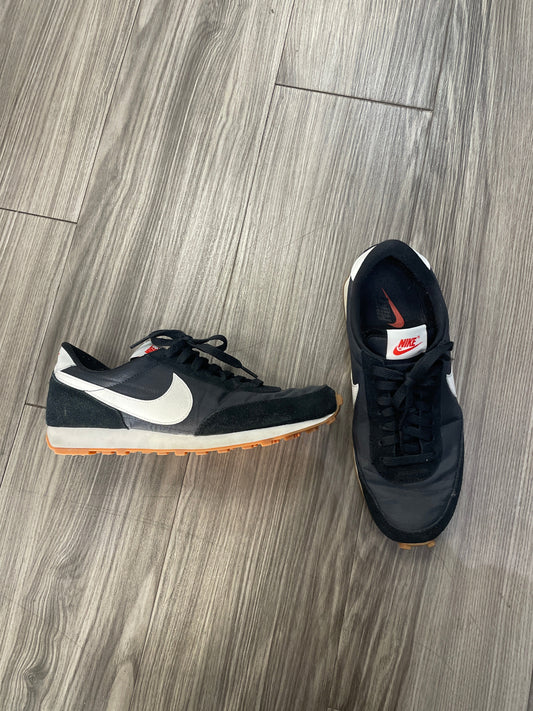 Black Shoes Athletic Nike, Size 9.5
