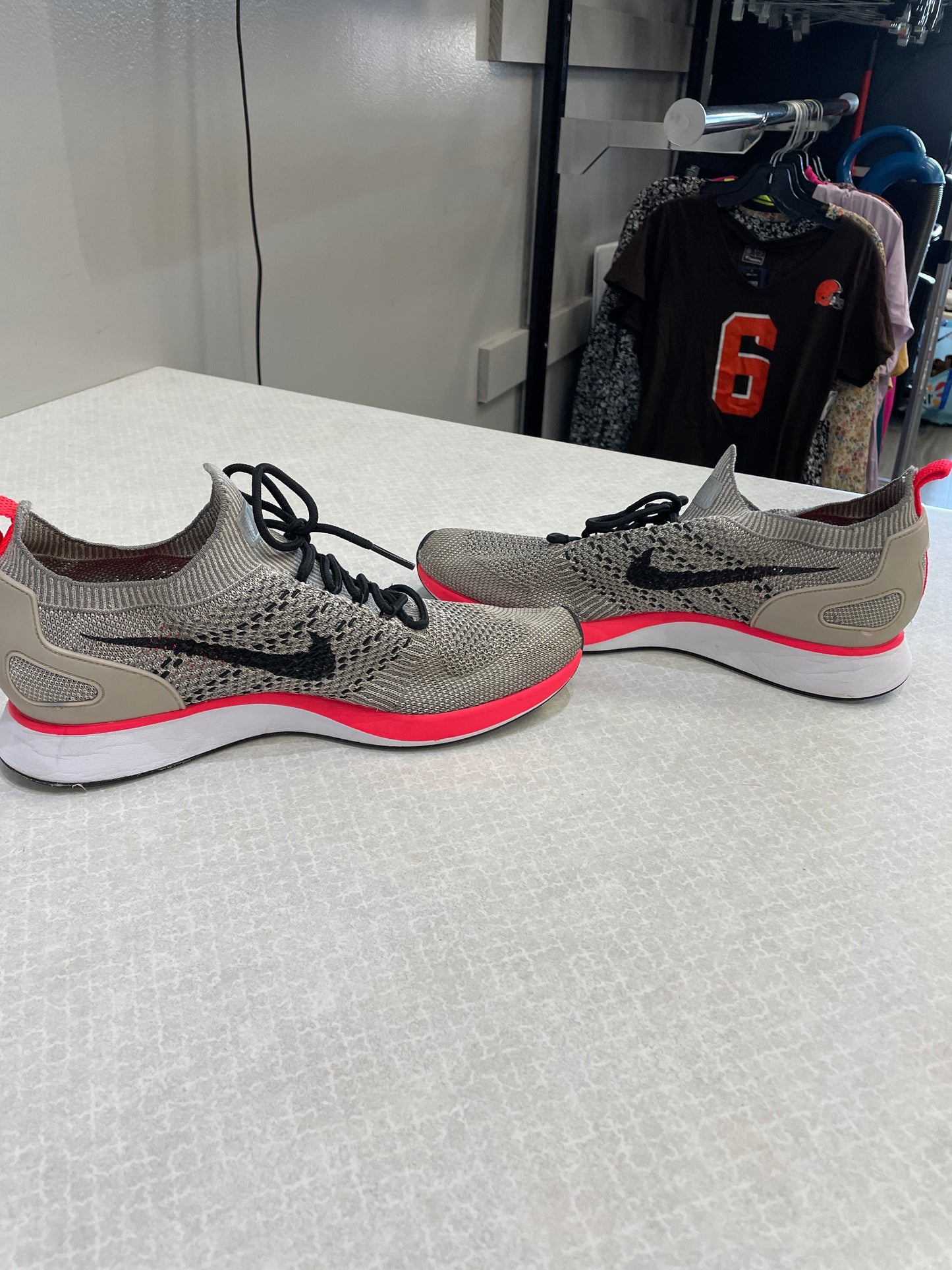 Shoes Athletic By Nike In Grey & Pink, Size: 9.5