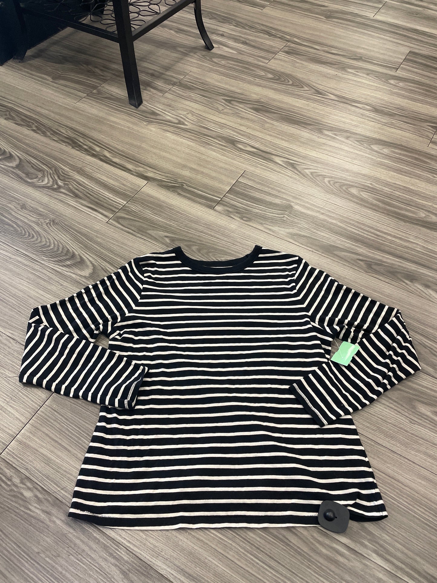 Top Long Sleeve By Old Navy In Black & White, Size: L