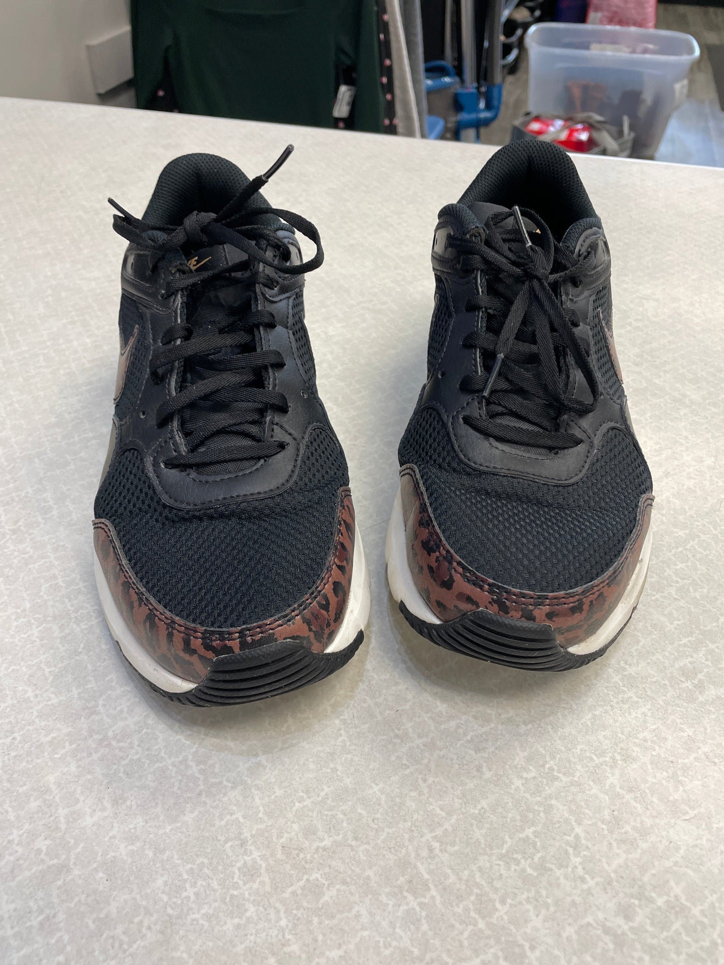 Shoes Athletic By Nike In Animal Print, Size: 9.5