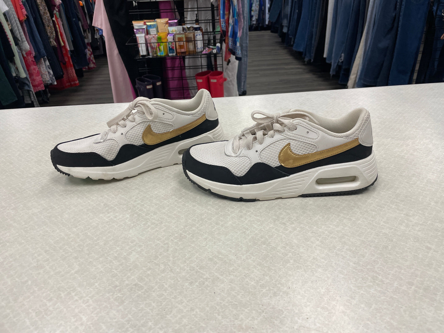 Shoes Athletic By Nike In Black & Gold, Size: 7