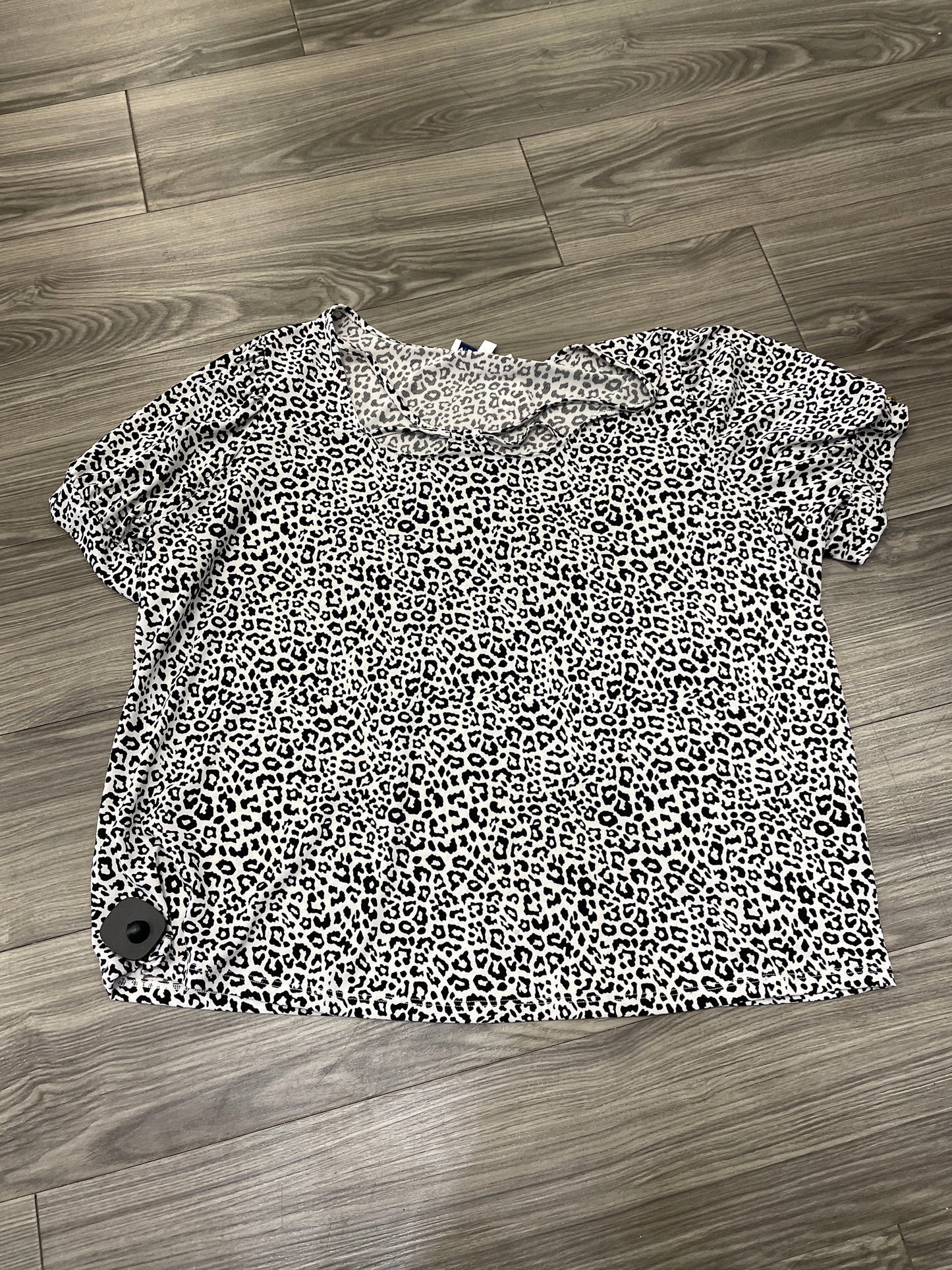 Blouse Short Sleeve By Clothes Mentor In Animal Print, Size: 2x