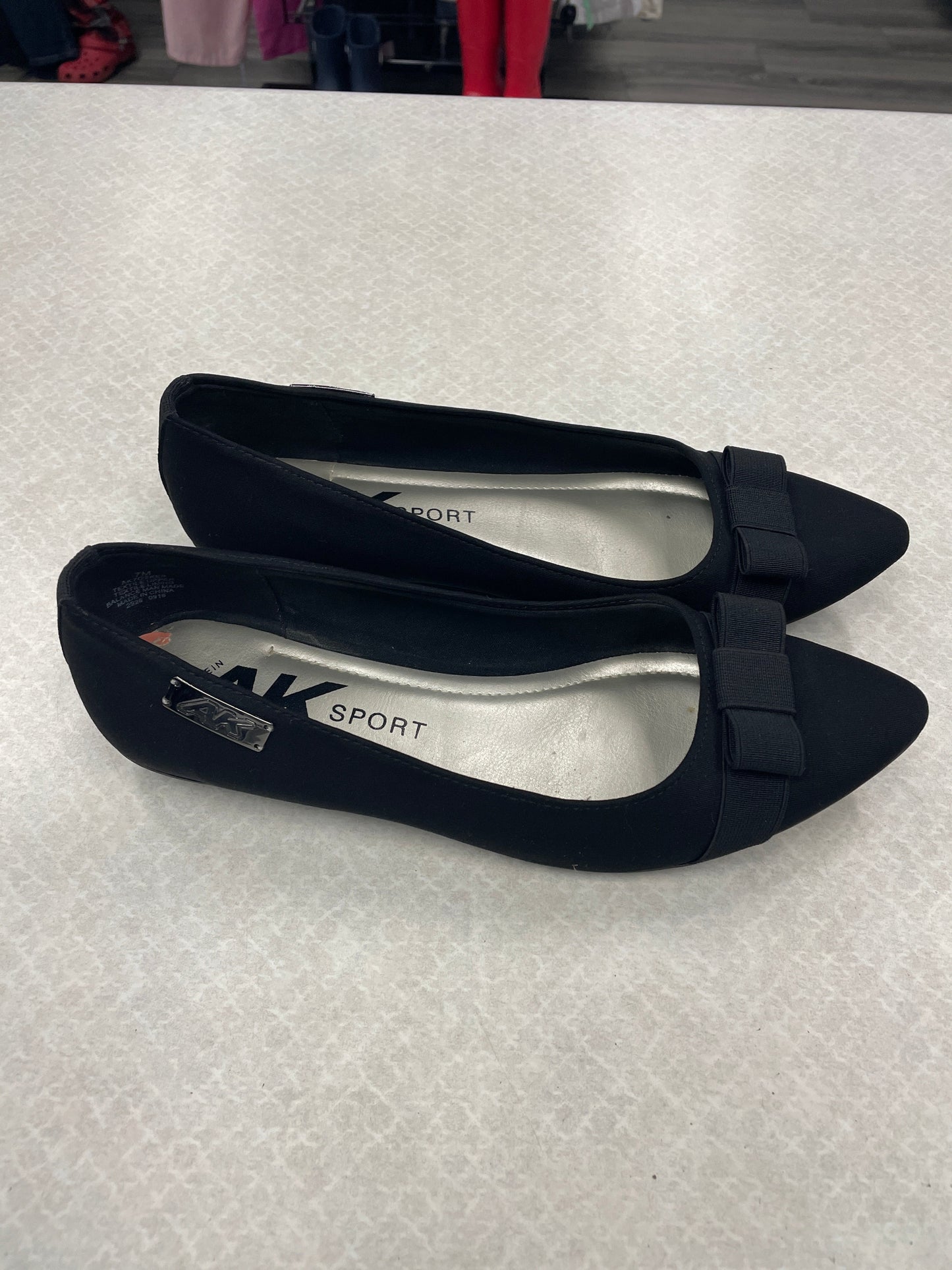 Shoes Flats By Anne Klein In Black, Size: 7