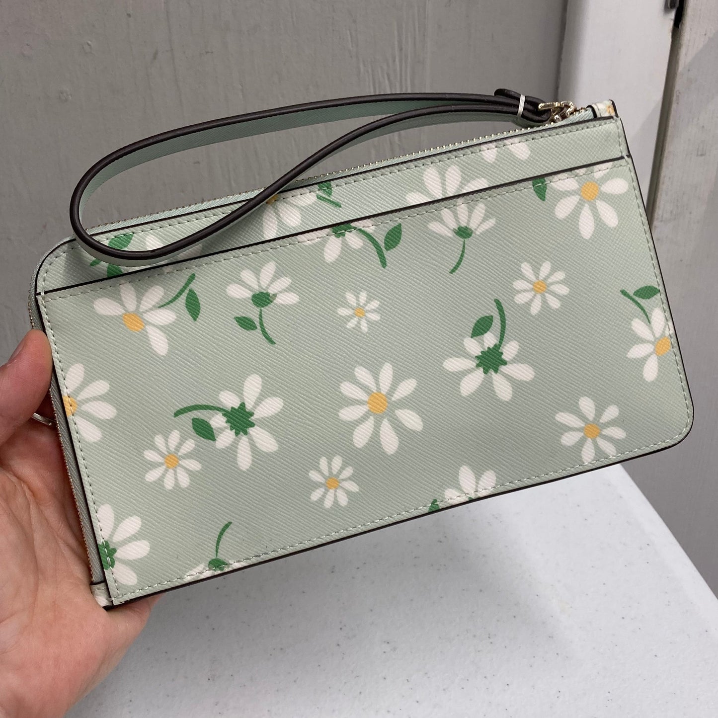 Wristlet Designer By Kate Spade In Green, Size:Medium