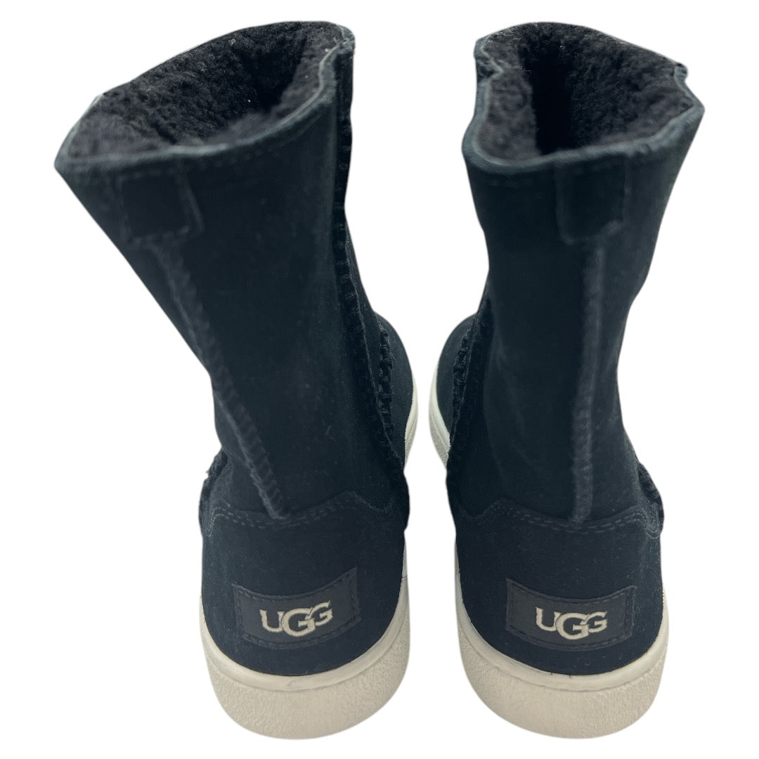 Boots Designer By Ugg In Black, Size: 5.5