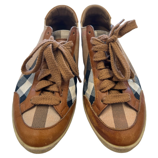 Shoes Sneakers By Burberry  Size: 8