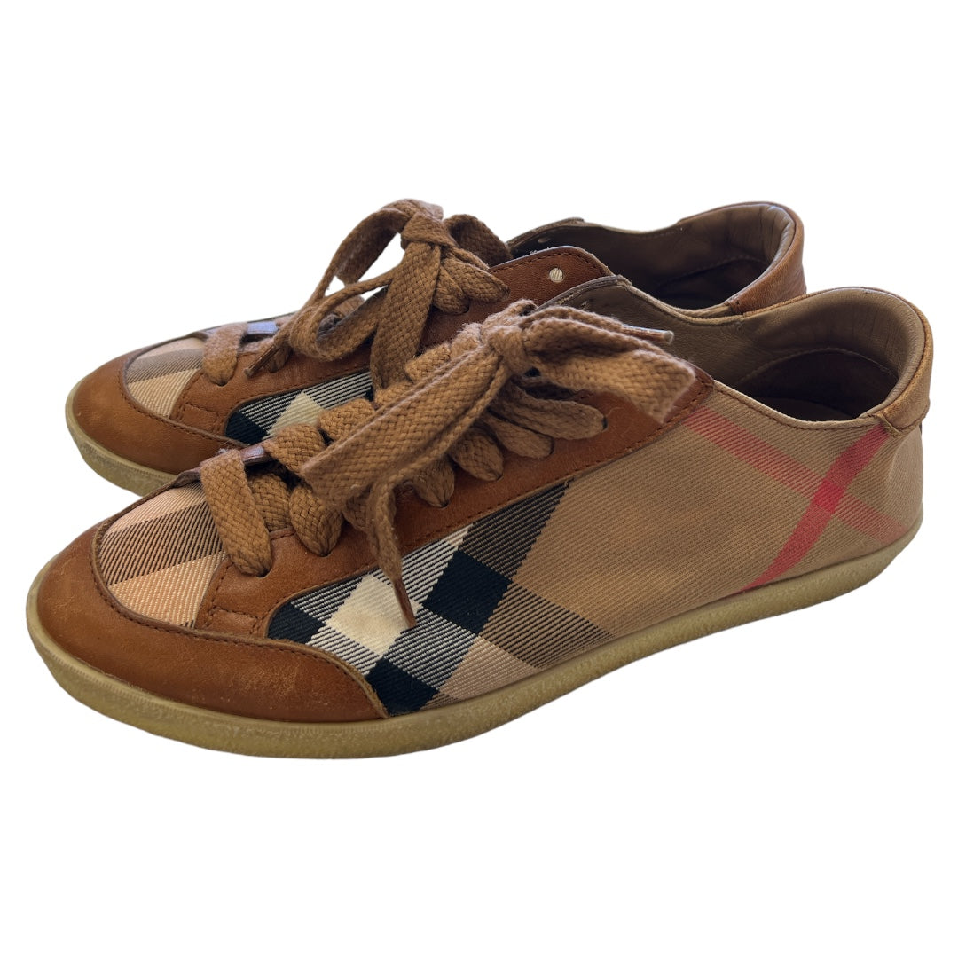 Shoes Sneakers By Burberry  Size: 8