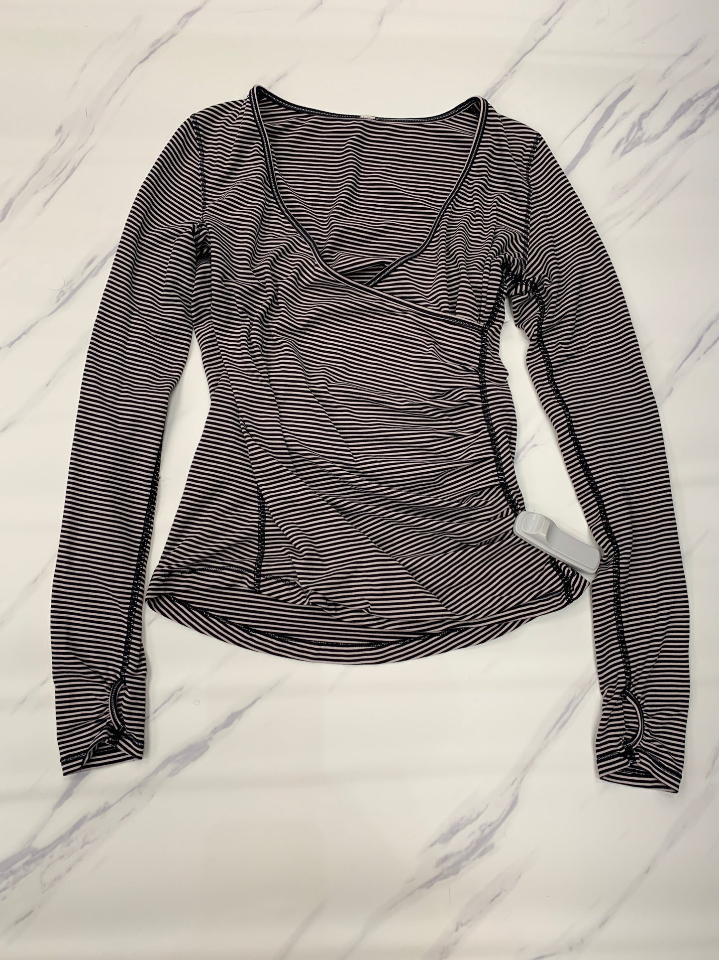 Athletic Top Long Sleeve Crewneck By Lululemon, Size: 6